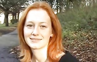 sexy đỏ britteen tóc Smith nhấp nháy Trong park