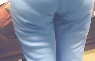 Nice vpl booty Milf in blue sweats