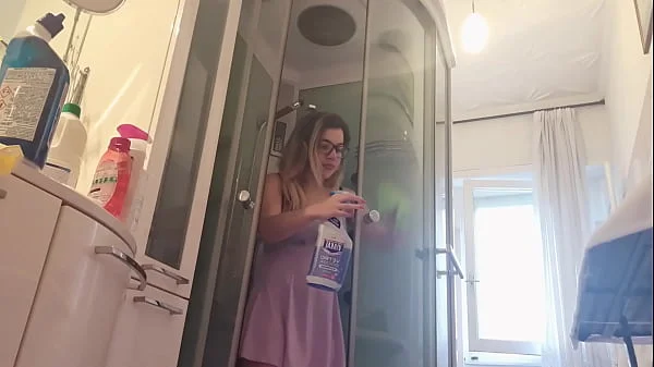 gostando limpando a casa do vizinho