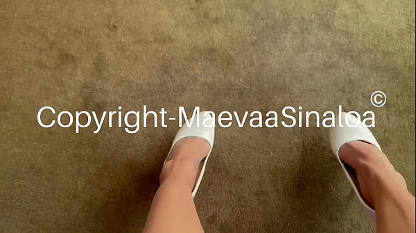 Maevaa Sinaloa - Je rencontre un abonné soumis et je lui fais lécher son sperme sur mes pieds