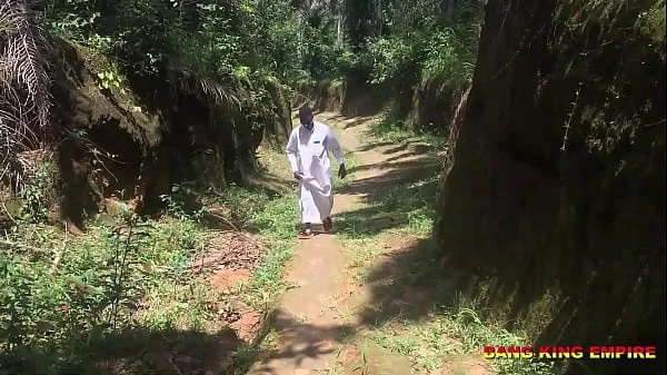 AS A OF A POPULAR MILLIONAIRE, I FUCKED AN AFRICAN VILLAGE GIRL ON THE VILLAGE ROADS AND I ENJOYED HER WET PUSSY (FULL VIDEO ON XVIDEO RED)