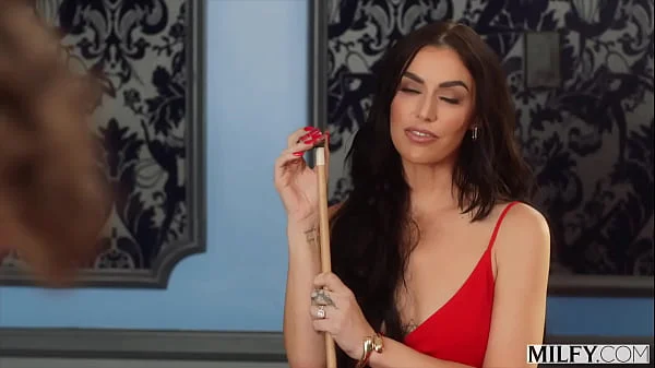 MILFY Sexy Hustler Venus Schools Young Man At Oral Sex