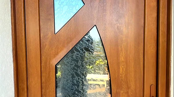 Lexi offre son cul à deux hommes