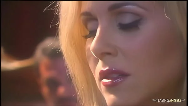 Horny blonde MILF gets seduced by a sweet talking con artist with a big cock