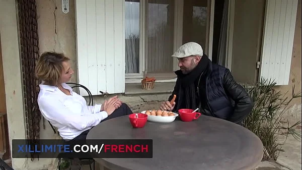 Threesome with 2 busty mature women