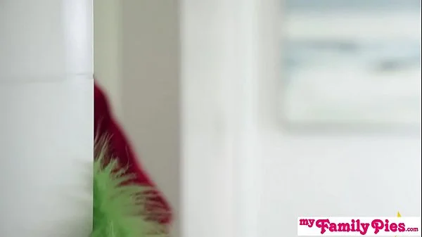 This Is The Worst Christmas Ever! Cindy Lou Saves Christmas For Step Bro