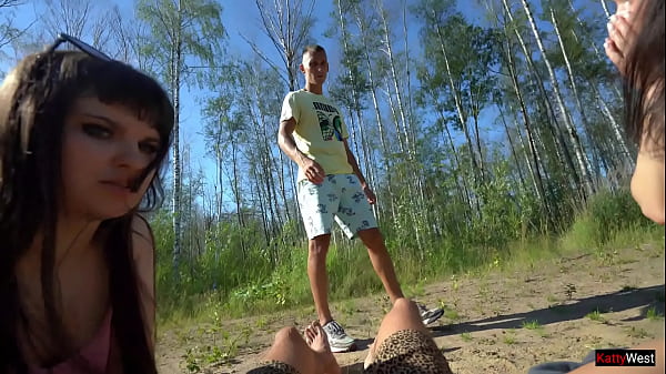 Casual foursome sex outdoors with two big-ass brunettes