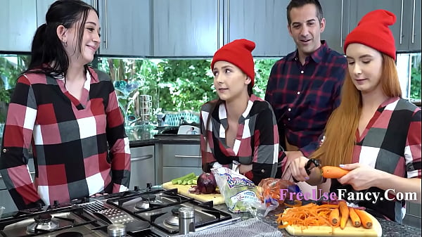 Holiday Season Family Freeuse - Serena Hill, Violet Spice