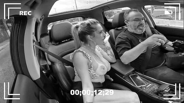 Julia Fontanelli veio pegar uma carona e como já era esperado foi aquela bagunça