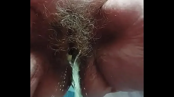 Oma  met harige kut plast