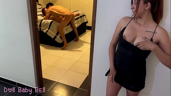 Llego del cumple de una amiga y encuentro a mi novio cogiendo con la vecina