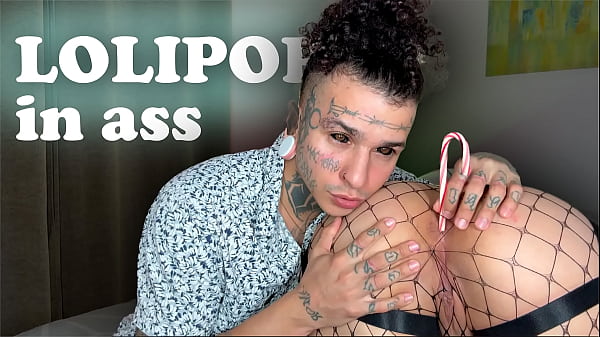 I play with a candy in her ass. Ass to mouth