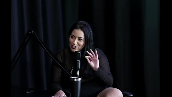 The mother respects what she does, in the beginning she made interesting values ​​with pussy photos, and the carrot... - Pri Melancia (SHEER/RED)