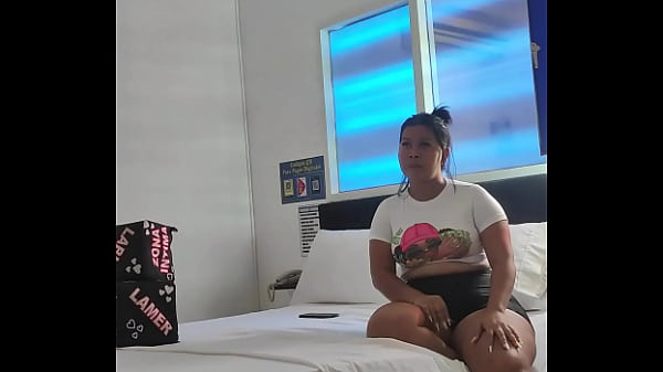 Sexy amateur Teen performs